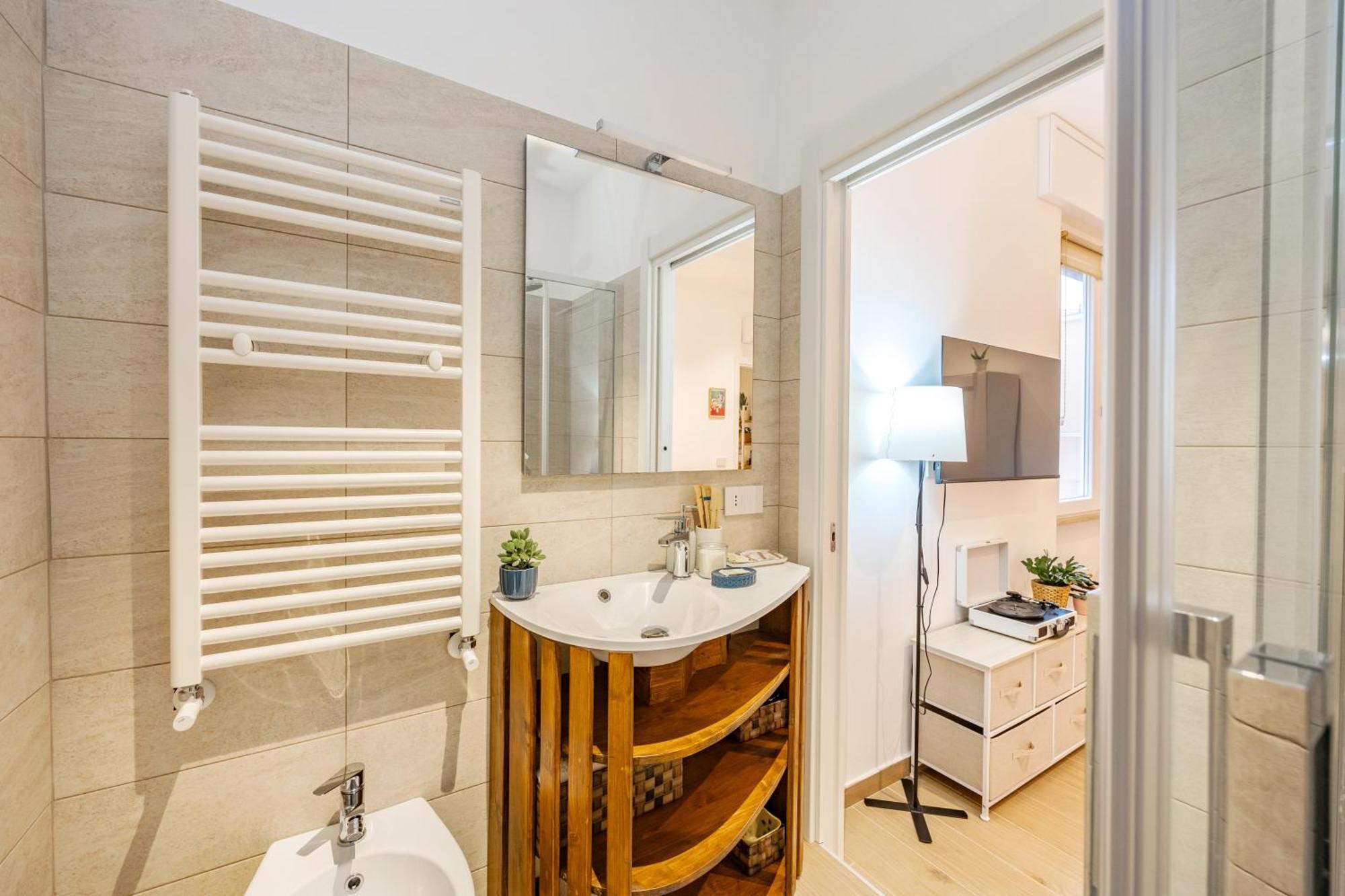 Luminosa Con Bagno Privato Interno - Vicina Metro Homestay
