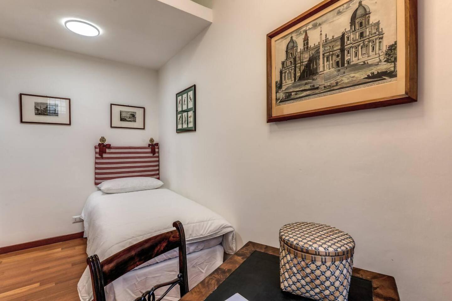 Domus In Via Del Corso * Rome