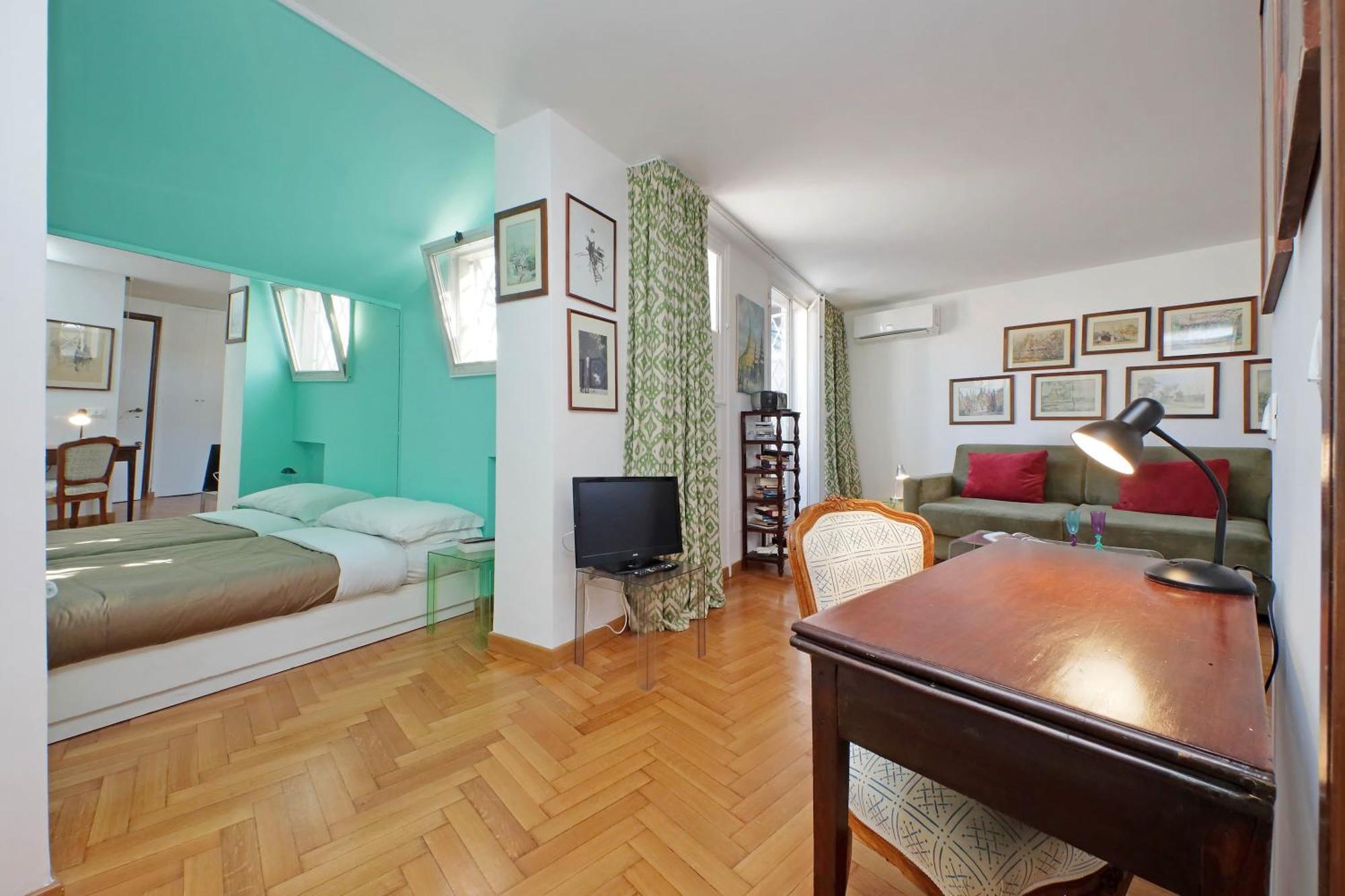 Lovely Via Sistina * Rome