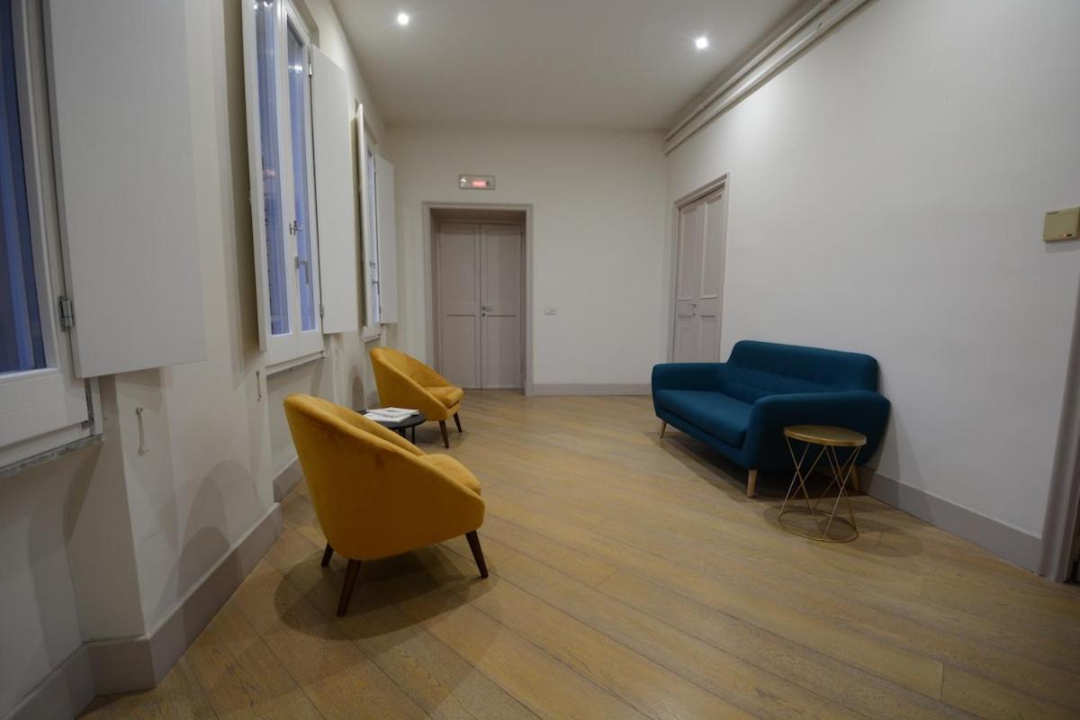 - Parione House