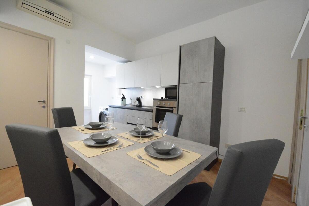- Parione House