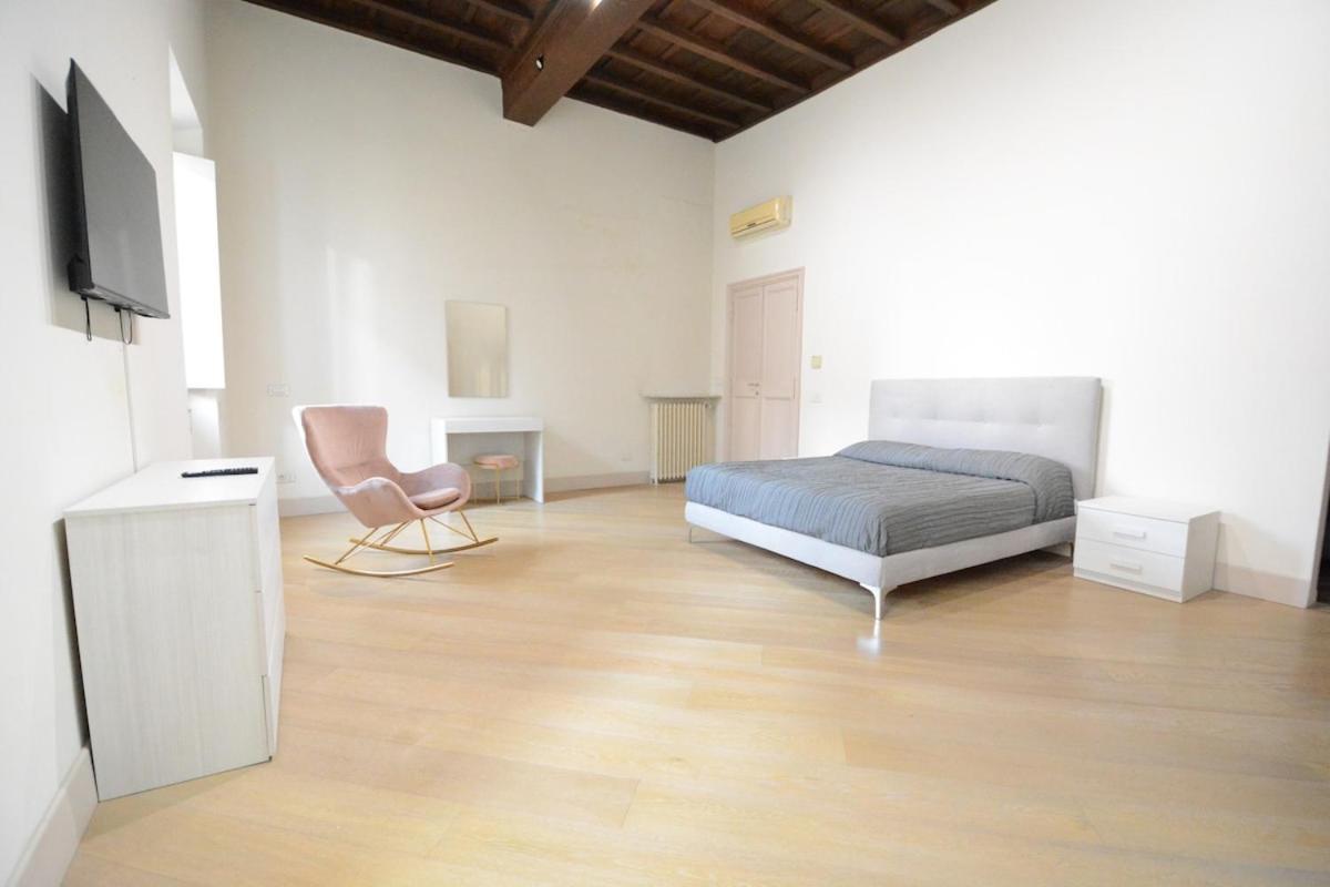 - Parione House *