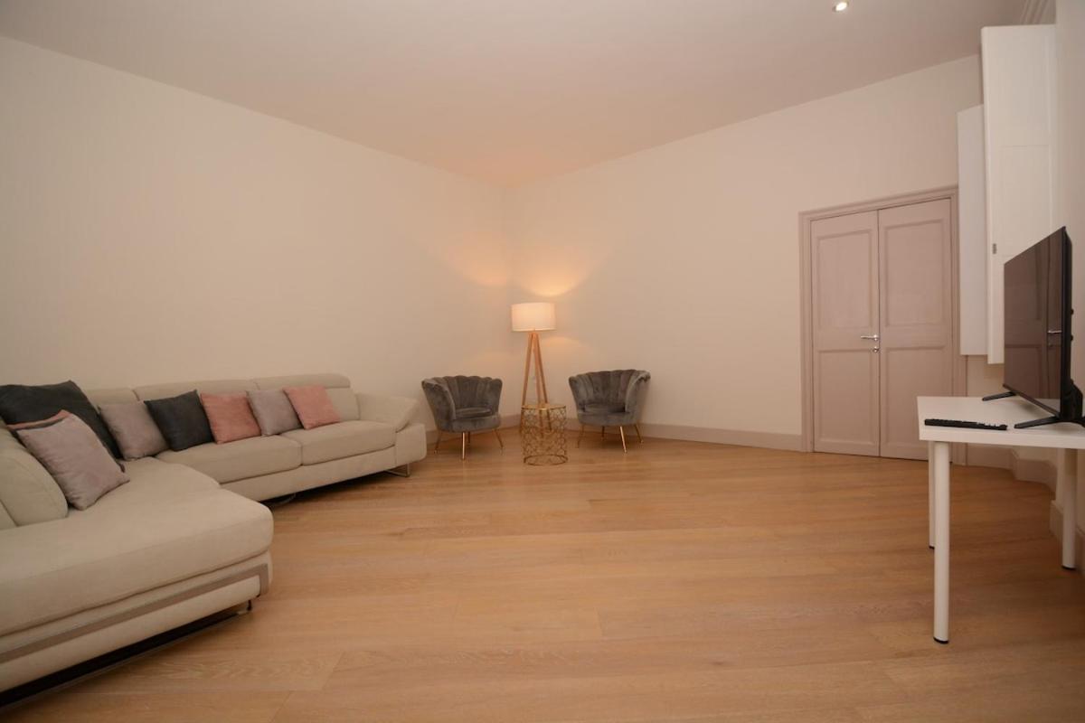 - Parione House