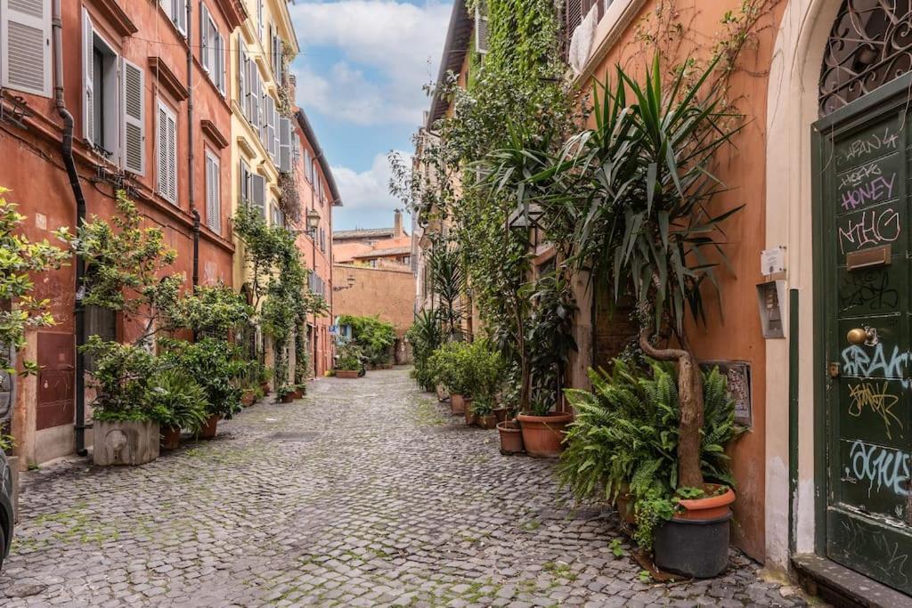 Vicolo Leopardo Trastevere