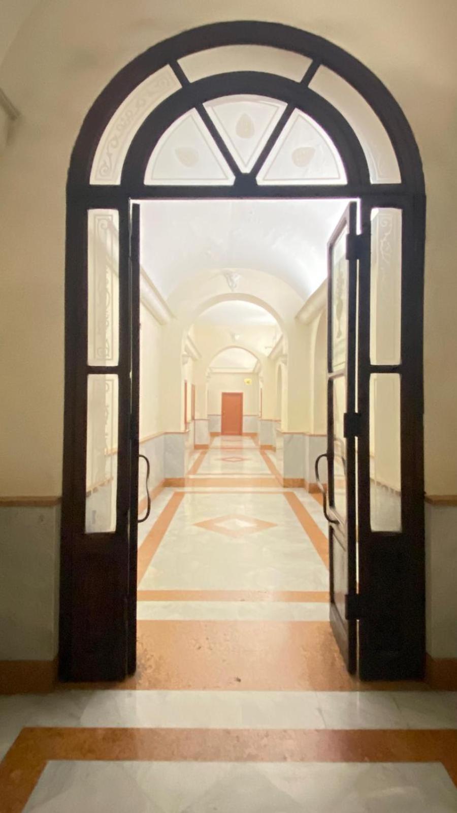 Apartment House Of Cardinals