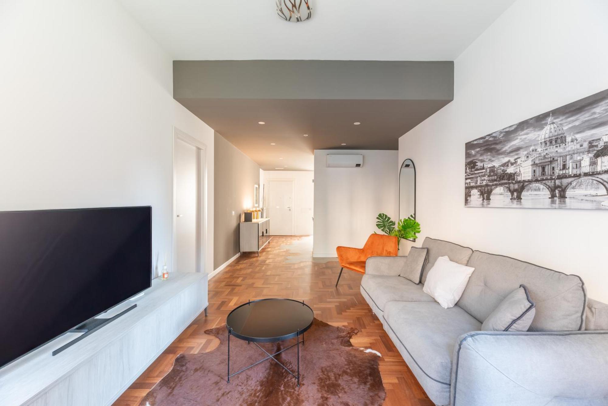 Skylife Modern 4-bedroom Trastevere Apartment