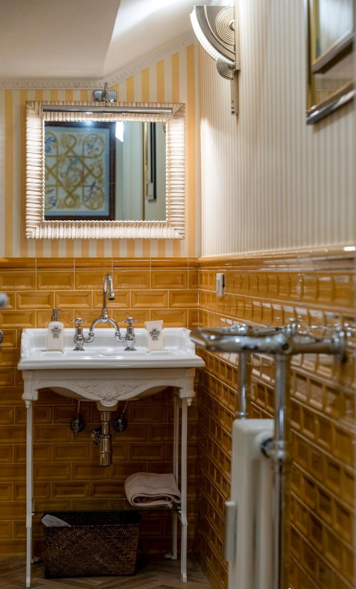 Guest house Regal House Capucci 6 Rome