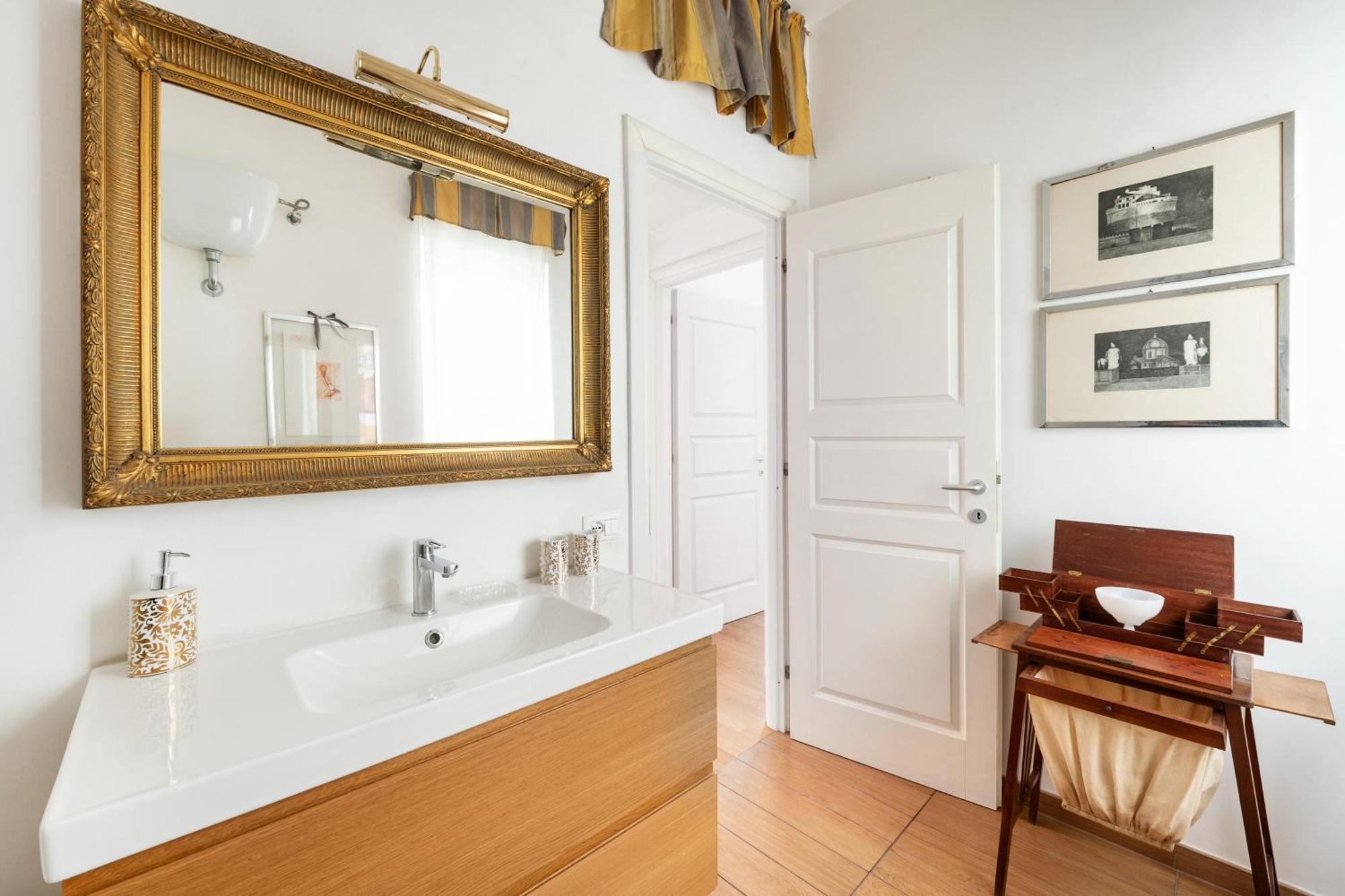 La Dimora Dell'antiquario Apartment Rome