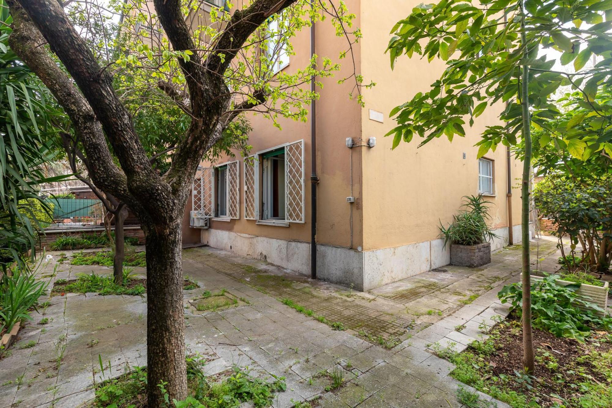 Apartment Garden Escape