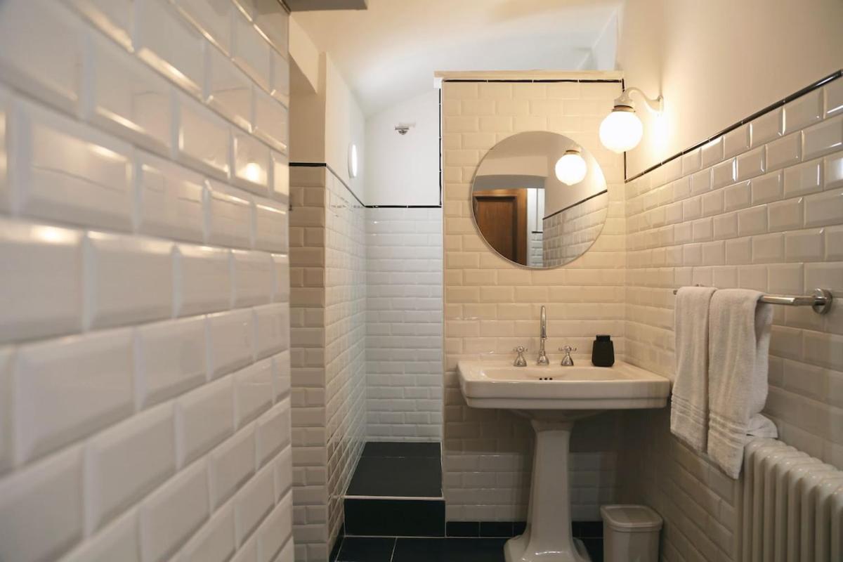 Spacious & Quiet Miracle In Trastevere * Rome