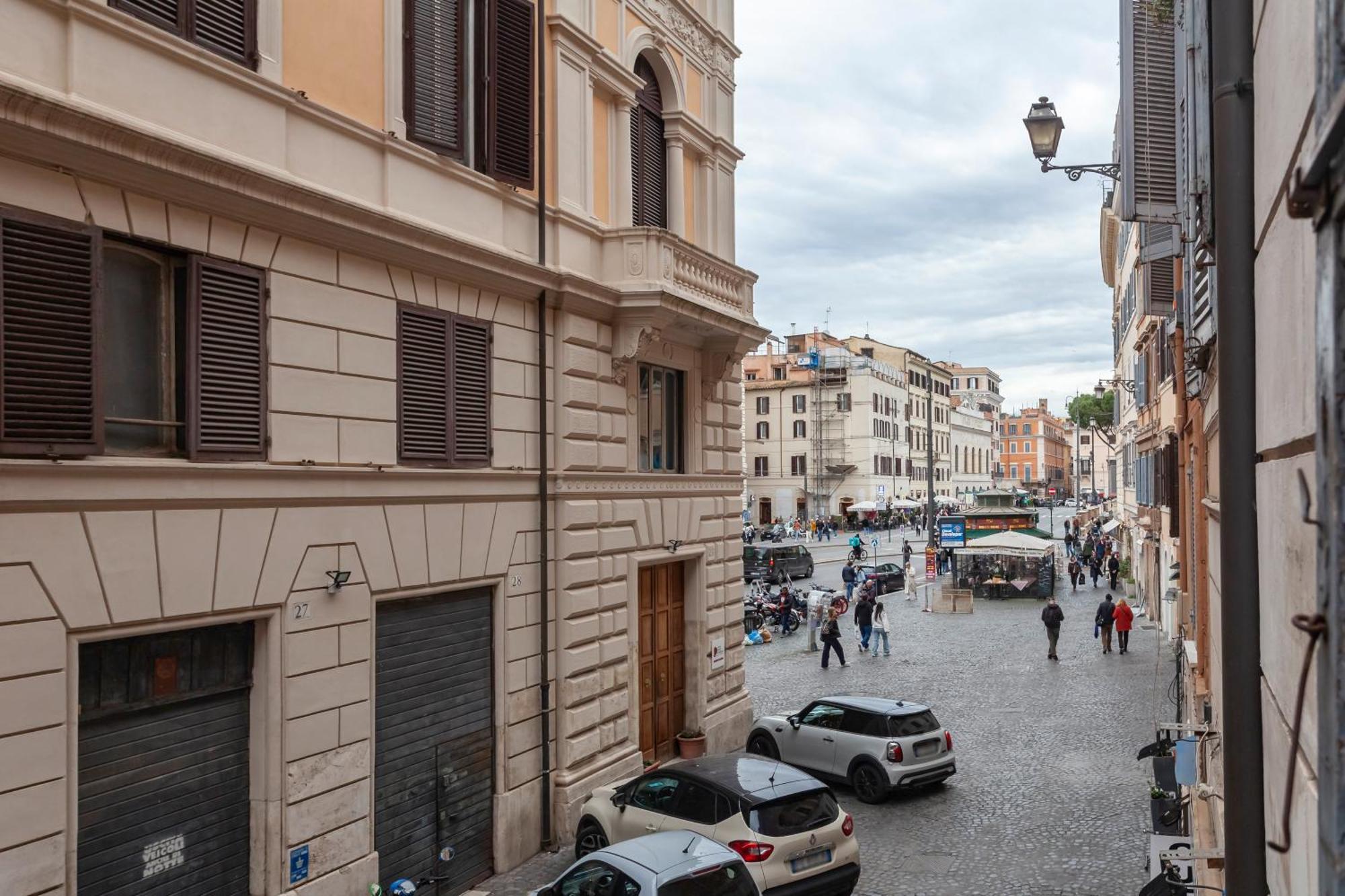 Apartment Palazzo Sant'elena - By Openroma Rome
