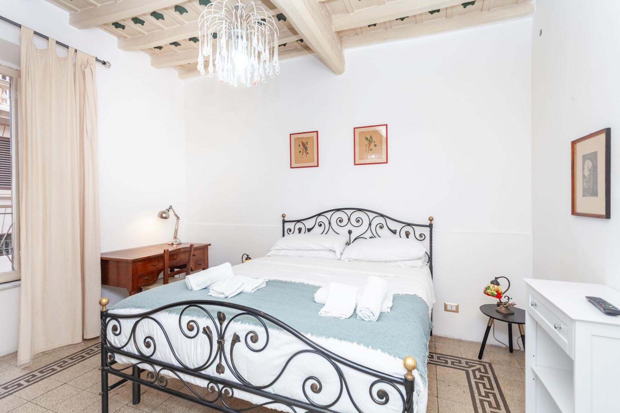 Palazzo Sant'elena - By Openroma Apartment