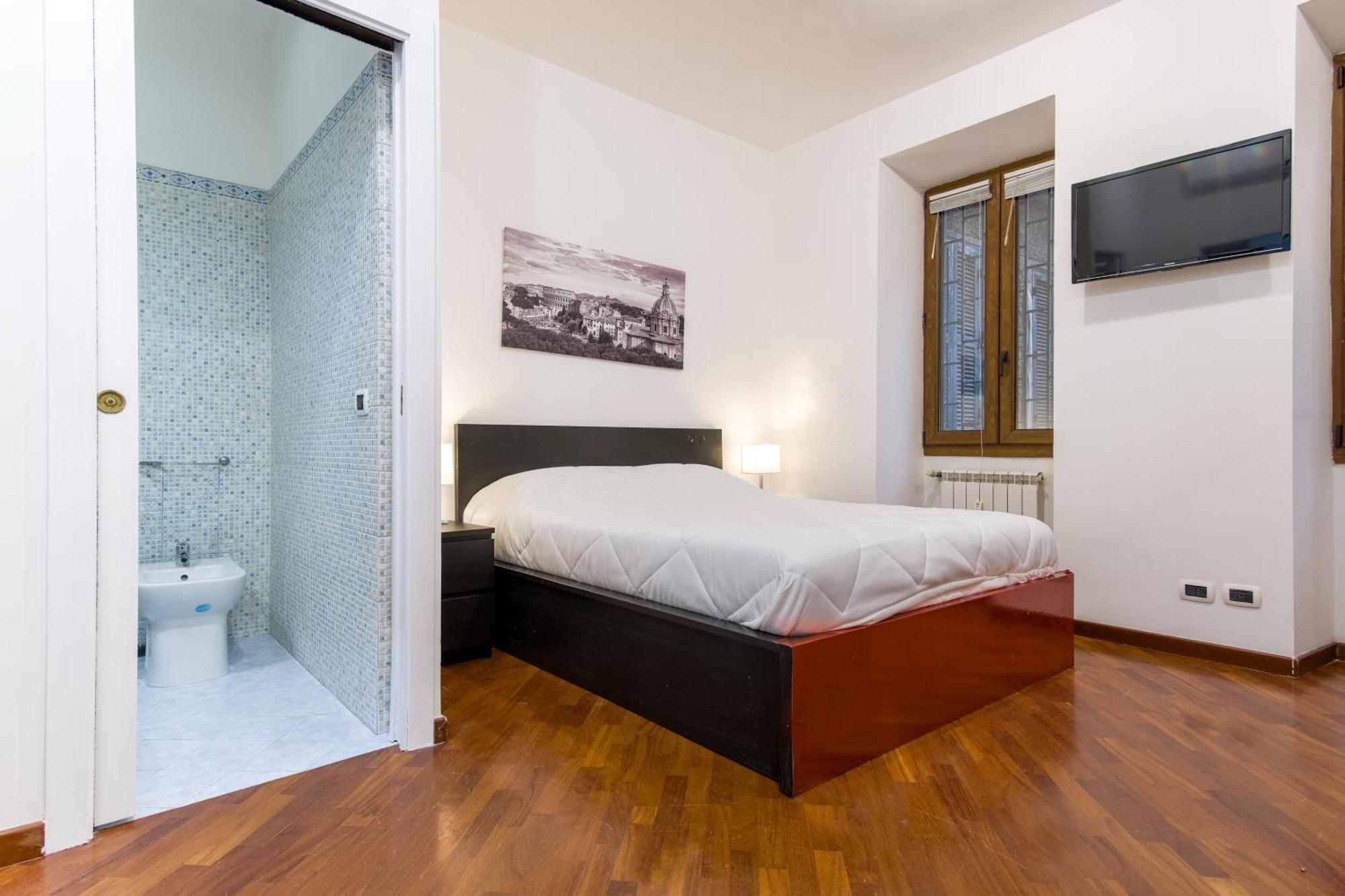 Apartment Elegantis San Giovanni - Easily Get To The Historic Center, Metro, Tram And Bus Are Nearby Rome