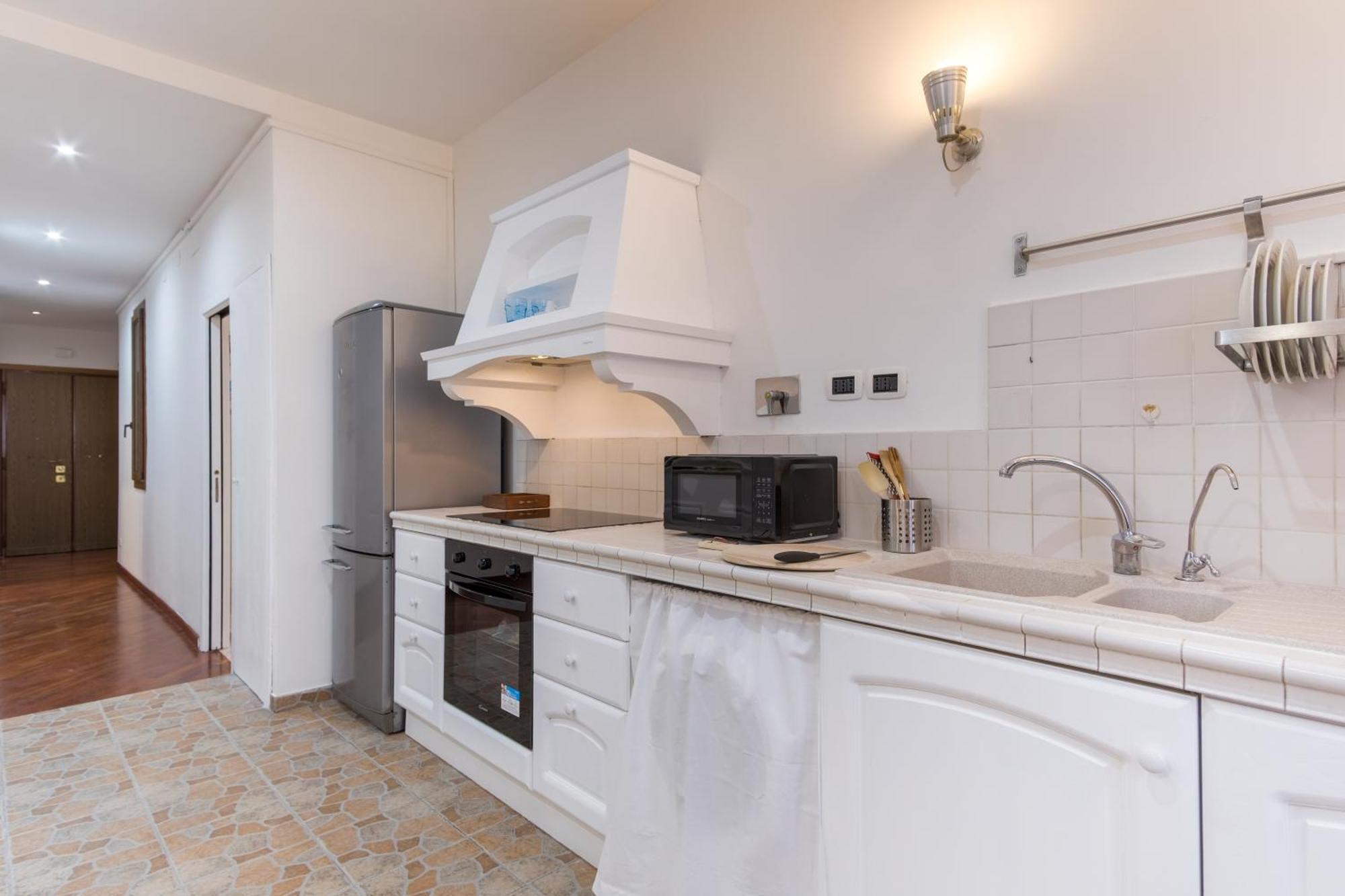 Elegantis San Giovanni - Easily Get To The Historic Center, Metro, Tram And Bus Are Nearby Apartment