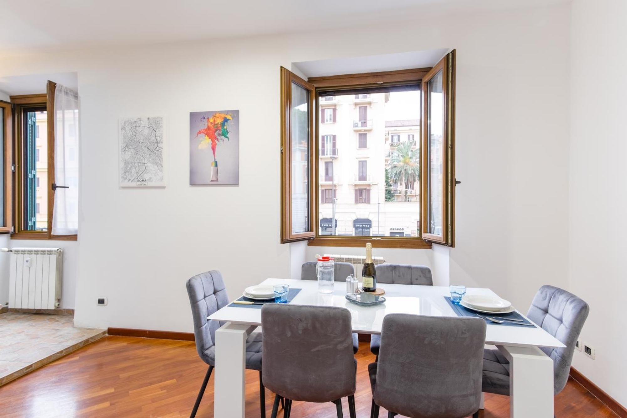 Apartment Elegantis San Giovanni - Easily Get To The Historic Center, Metro, Tram And Bus Are Nearby Rome