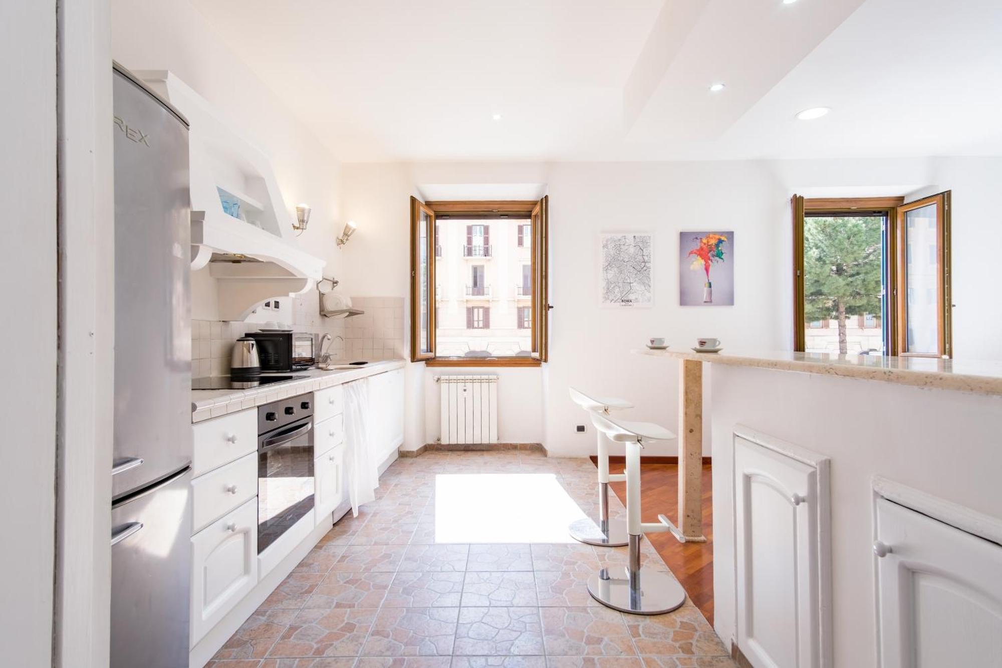 Elegantis San Giovanni - Easily Get To The Historic Center, Metro, Tram And Bus Are Nearby Rome