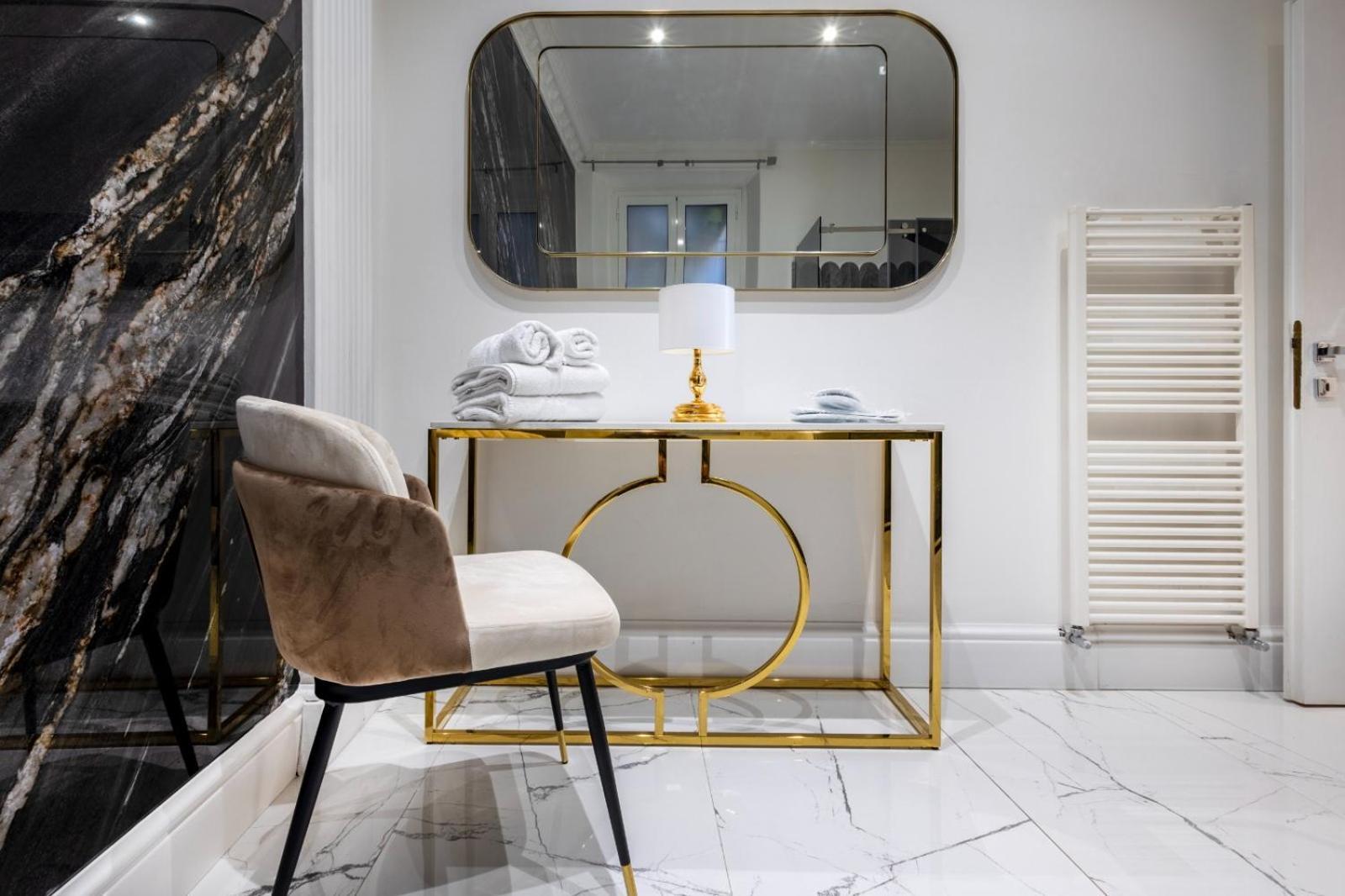 Daphne Luxury