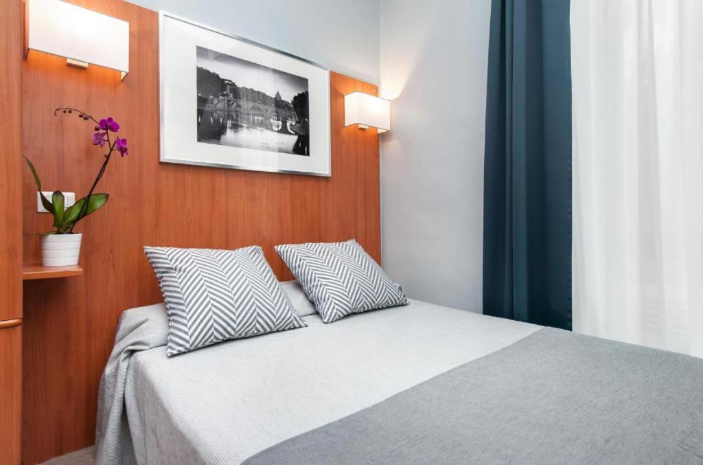 Reyes Hotel