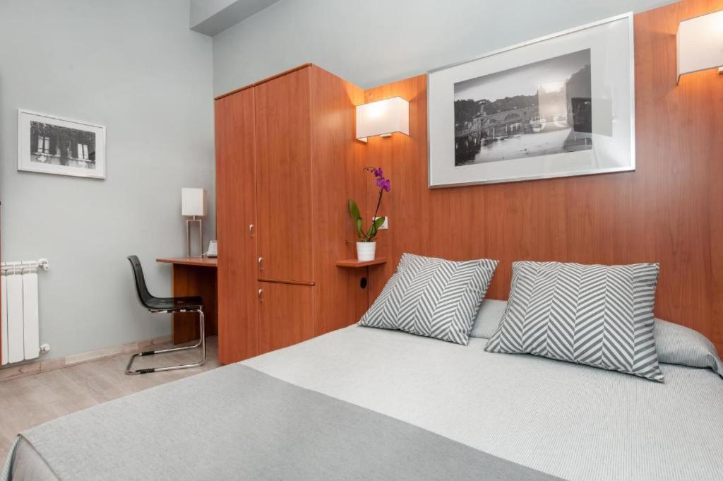 Reyes Hotel *