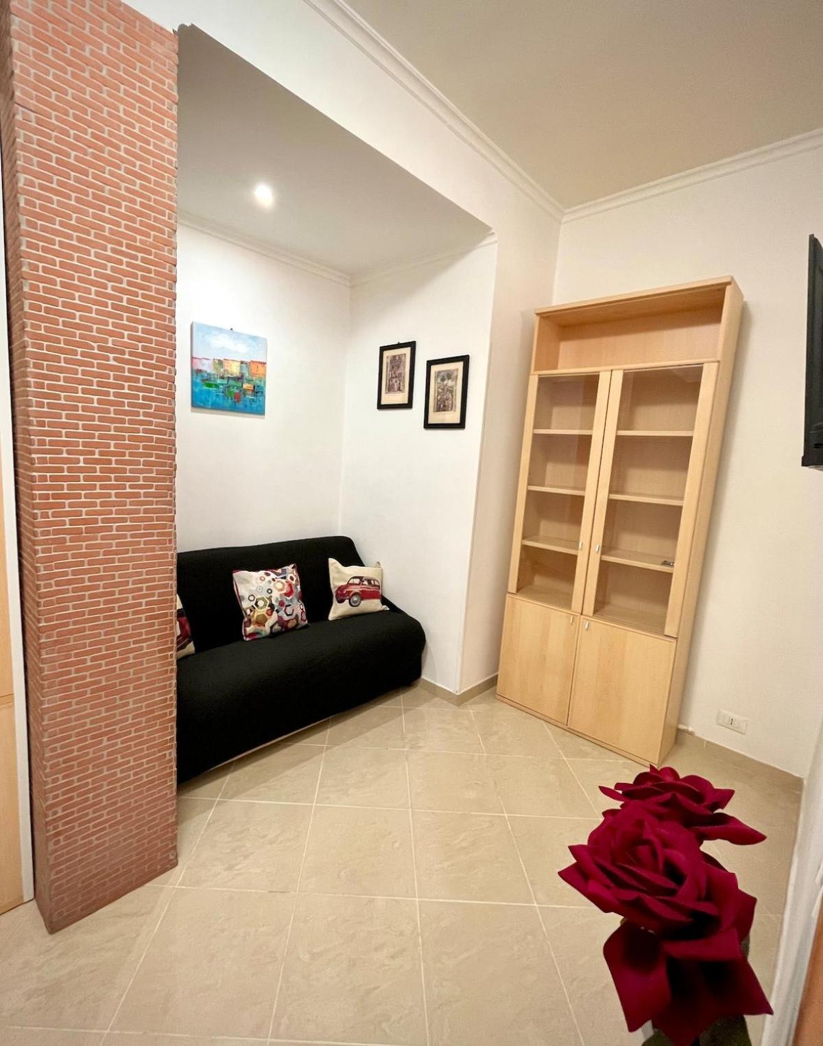 Holiday home 700 Mt To Metro Decia'S Appartament
