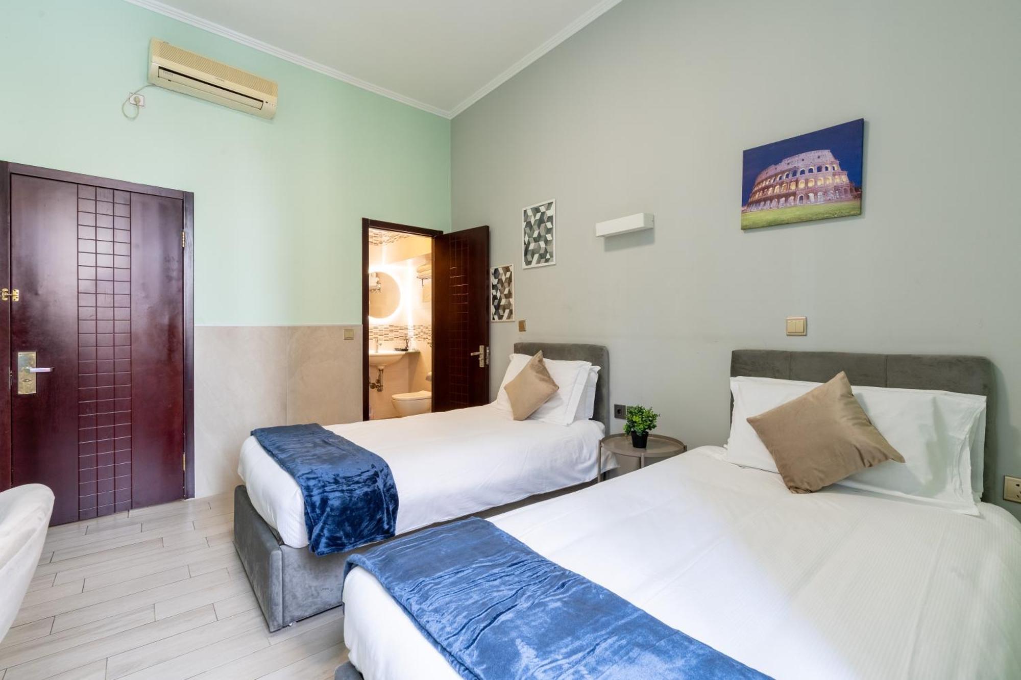 Leoni Di Giada - Close To Station Couette-café 3*