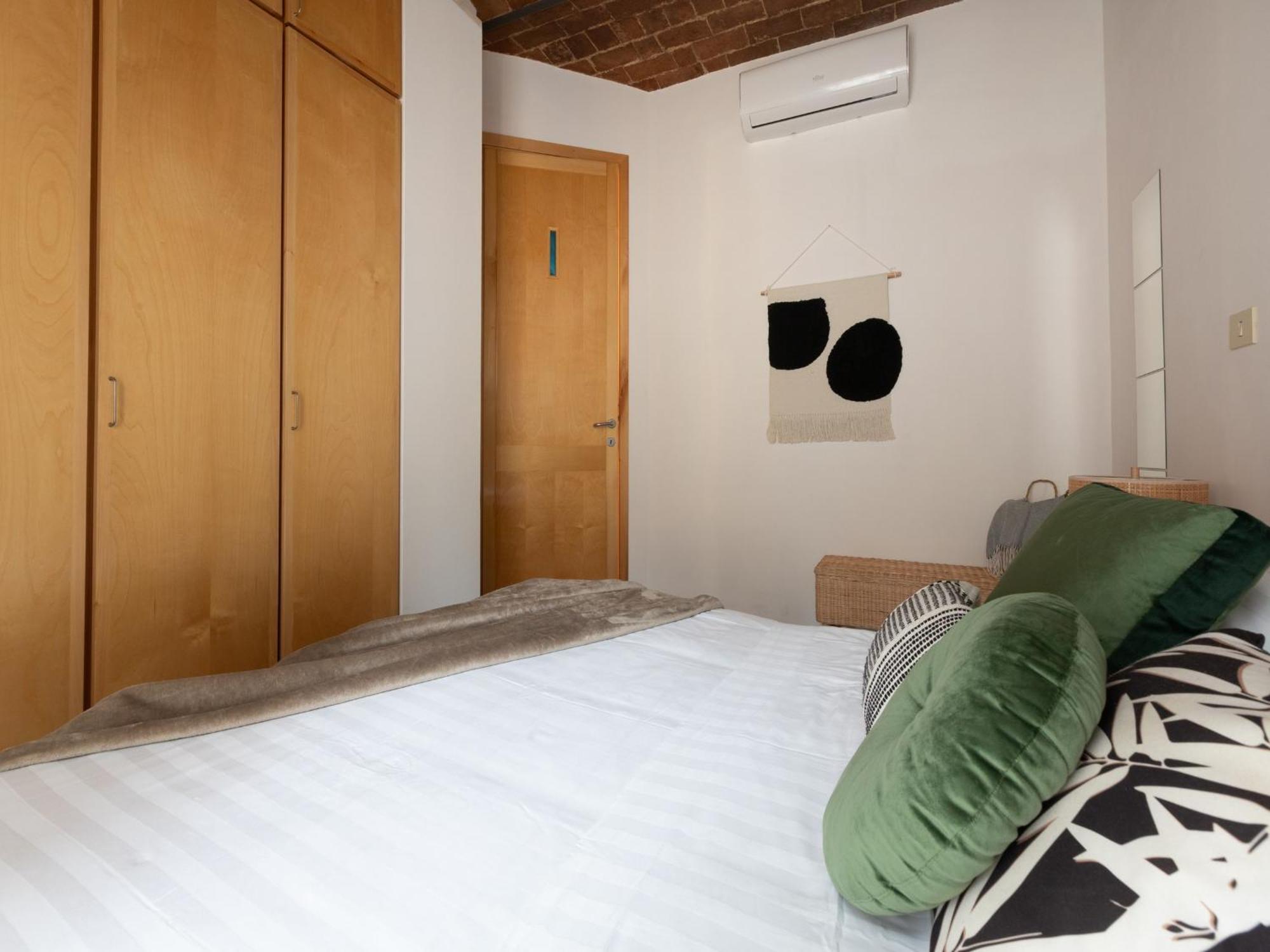 The Rent - Two-bedroom With Terrace Near Trevi Fountain