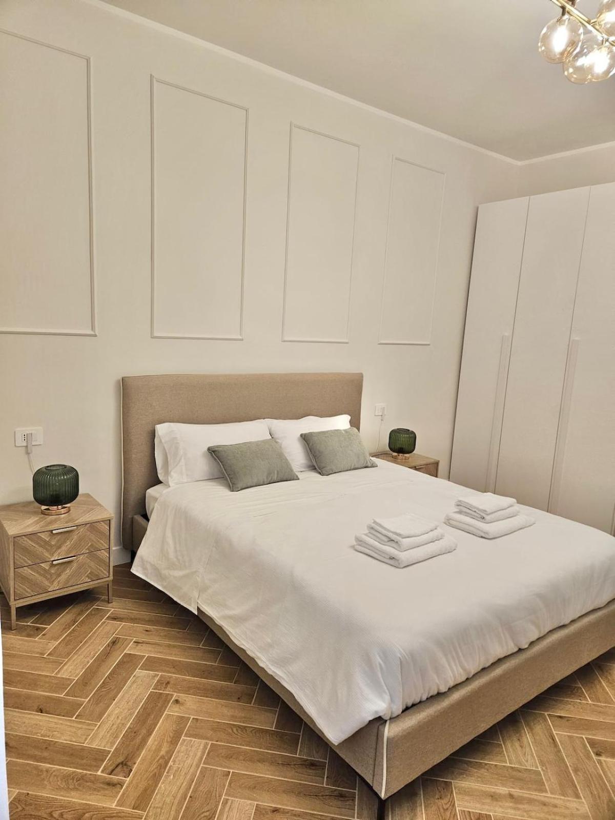 Elegant With Balcony Near The Center Apartment