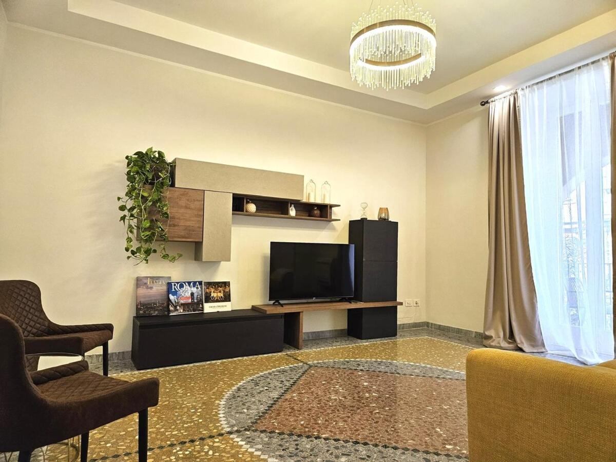 Elegant With Balcony Near The Center Apartment *