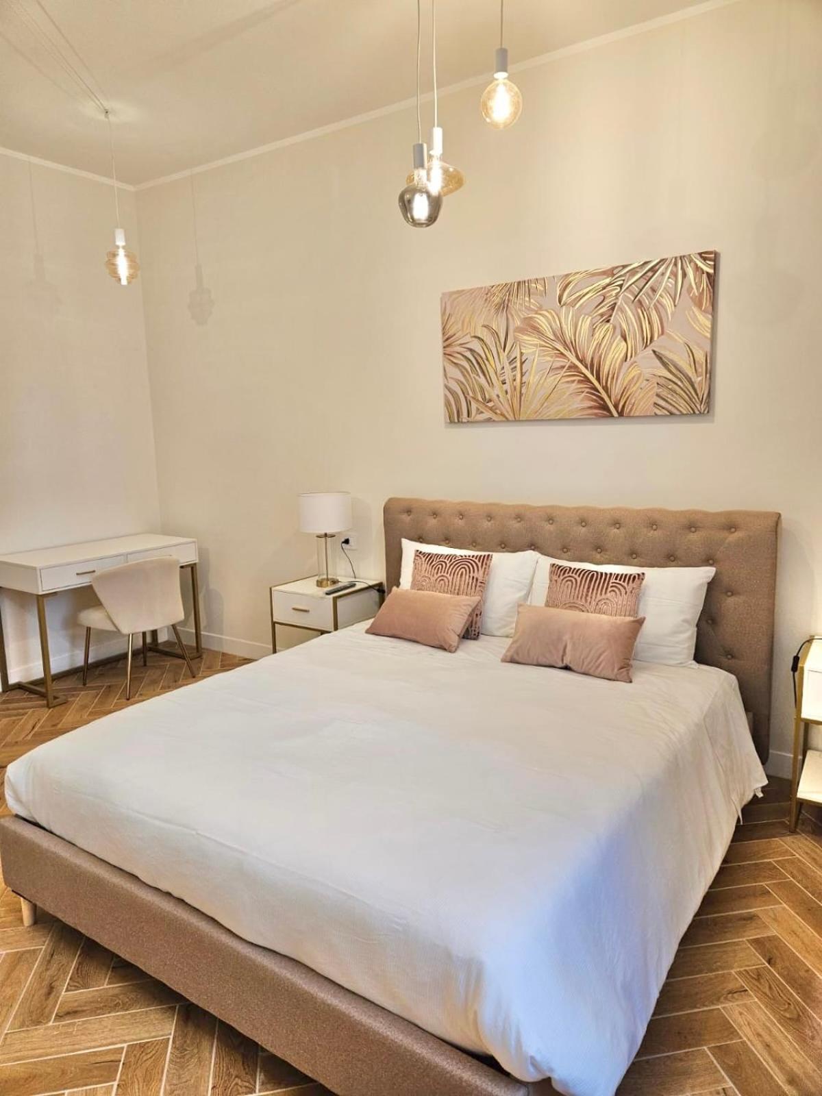 Elegant With Balcony Near The Center Apartment *