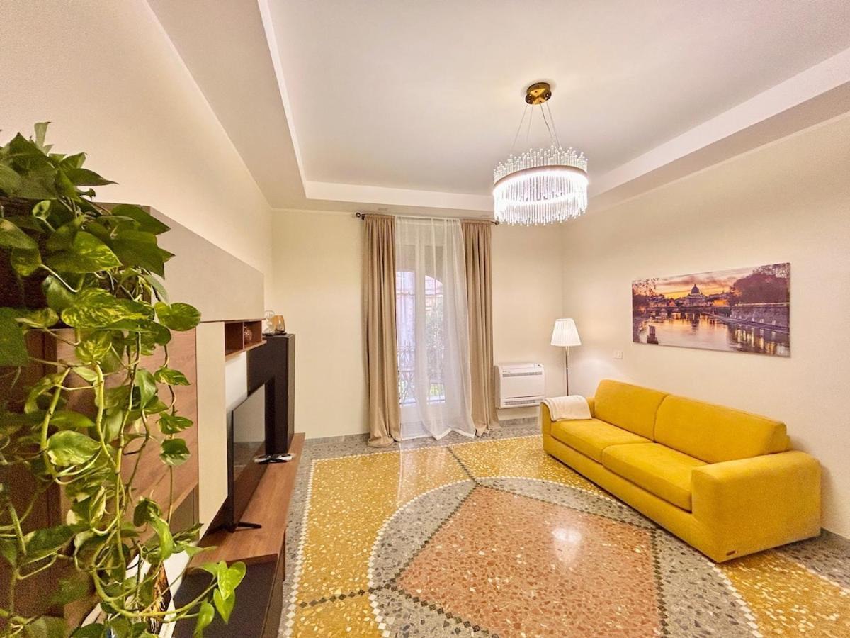 Elegant With Balcony Near The Center Apartment *
