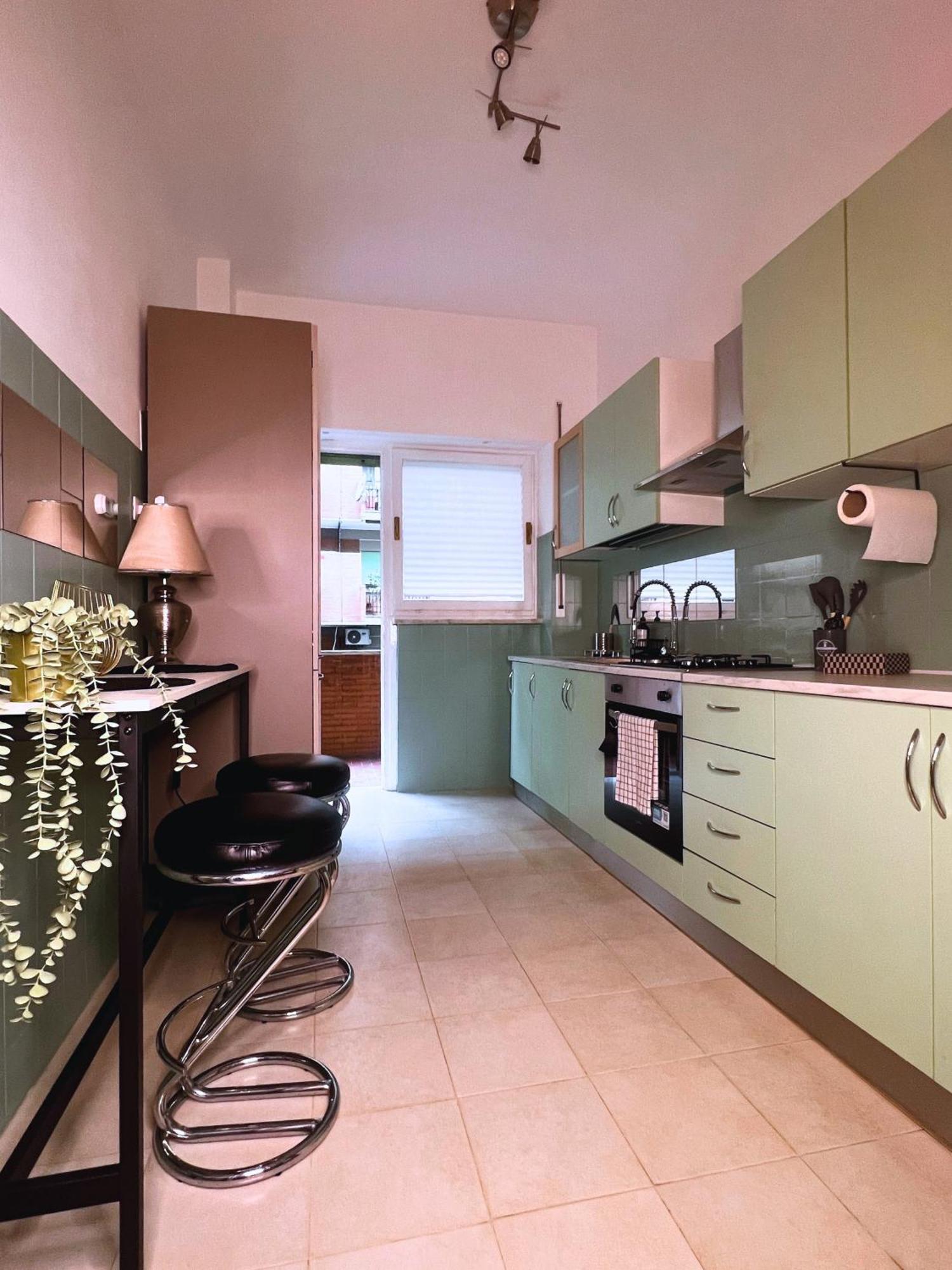 Appia Antica Apartment, Subway, 12 Stops Vatican, Comfort, Balcony Apartment