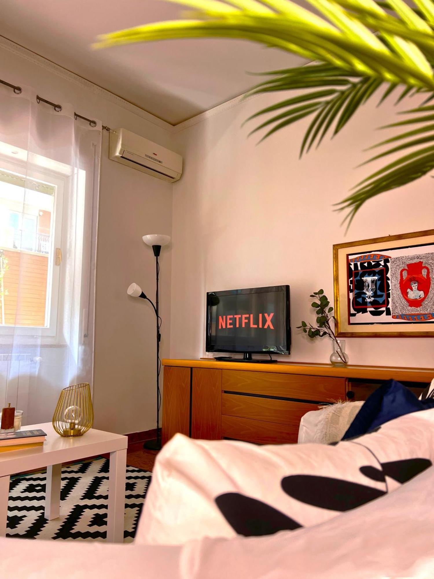 Appia Antica Apartment, Subway, 12 Stops Vatican, Comfort, Balcony Apartment *