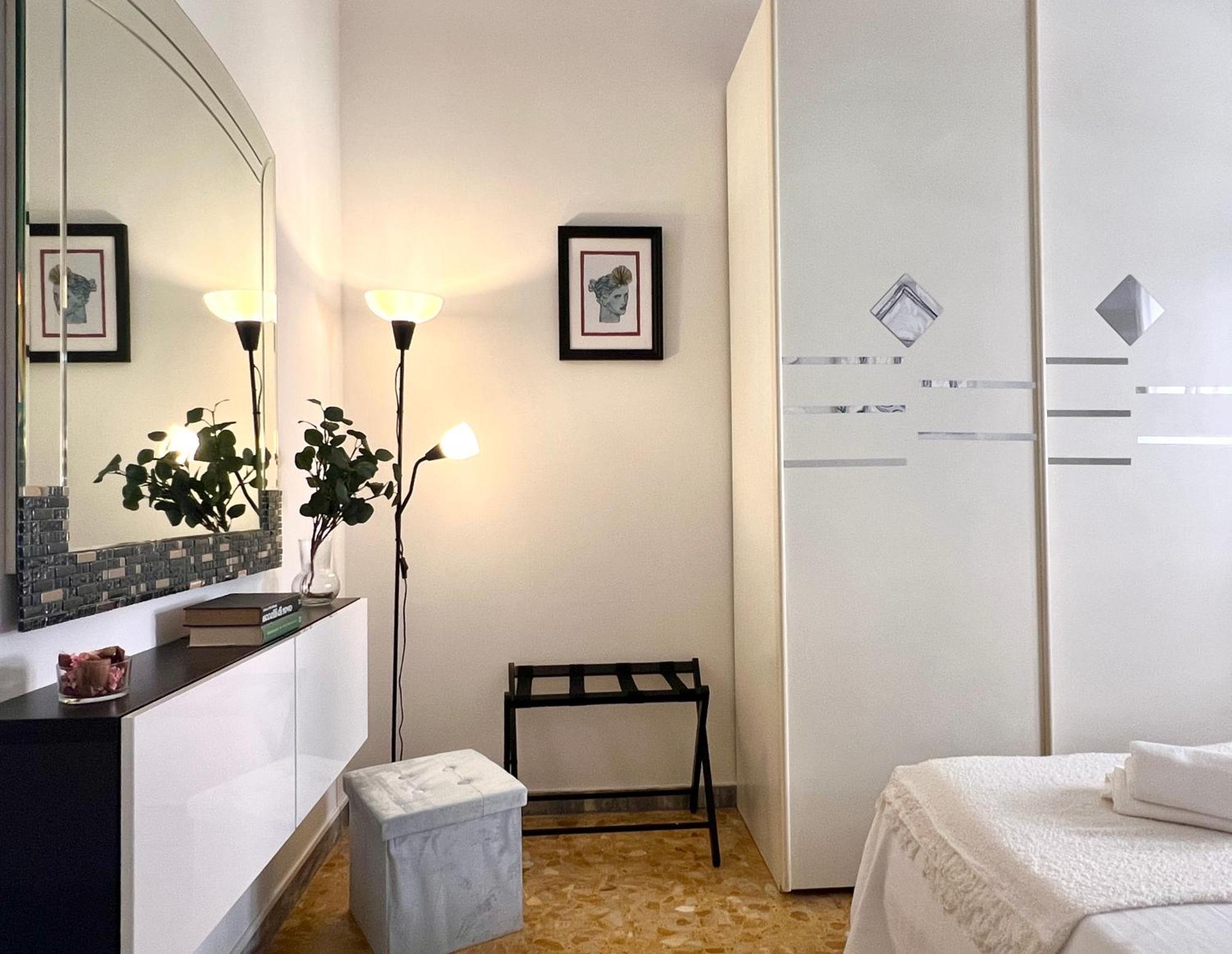 Apartment Appia Antica Apartment, Subway, 12 Stops Vatican, Comfort, Balcony *