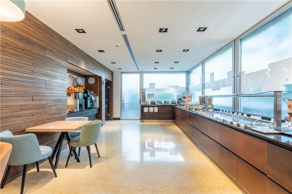 Hilton Garden Claridge 4*