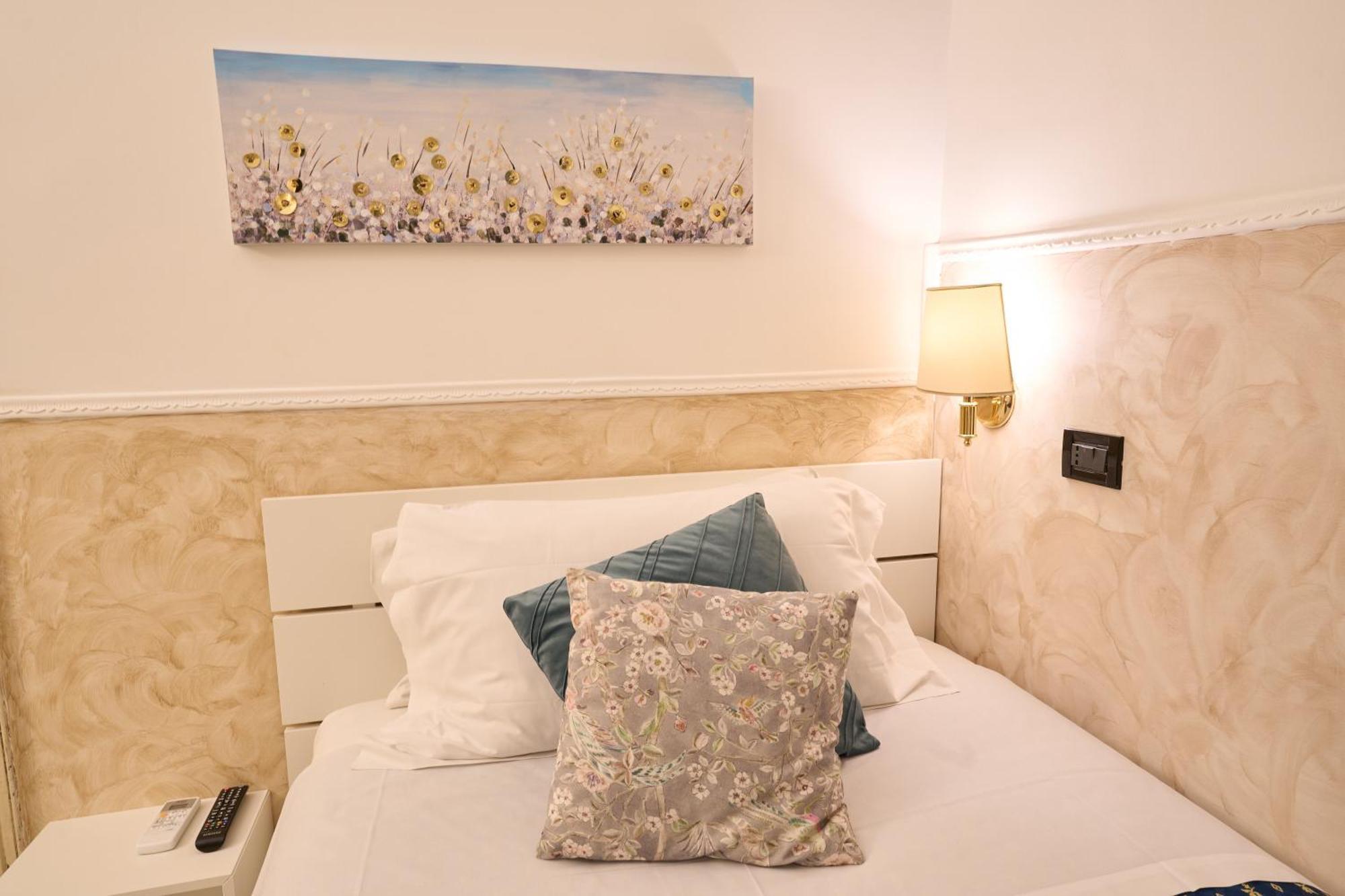 Ascot Hotel