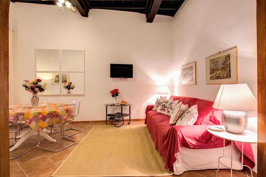 Navona Flowers Apartment