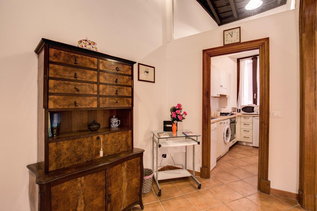 Apartment Navona Flowers