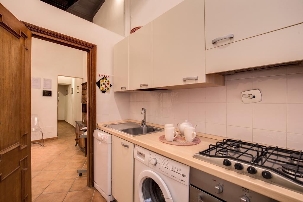 Navona Flowers Apartment *