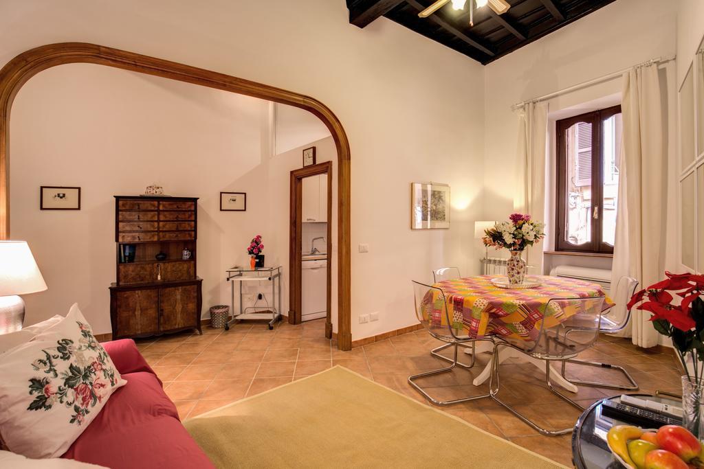 Apartment Navona Flowers