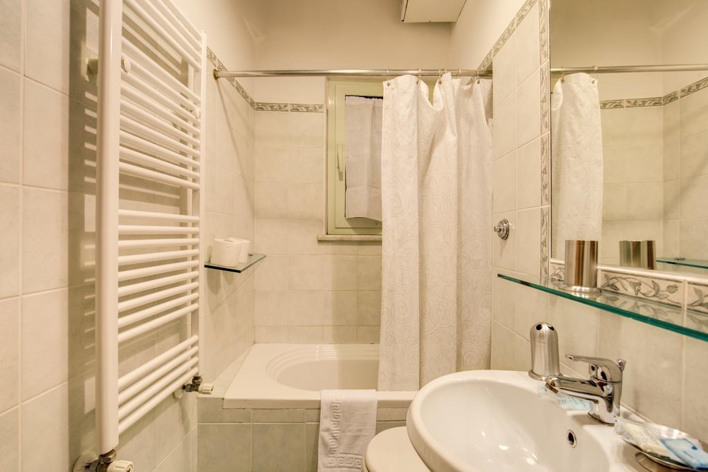 Navona Flowers Apartment