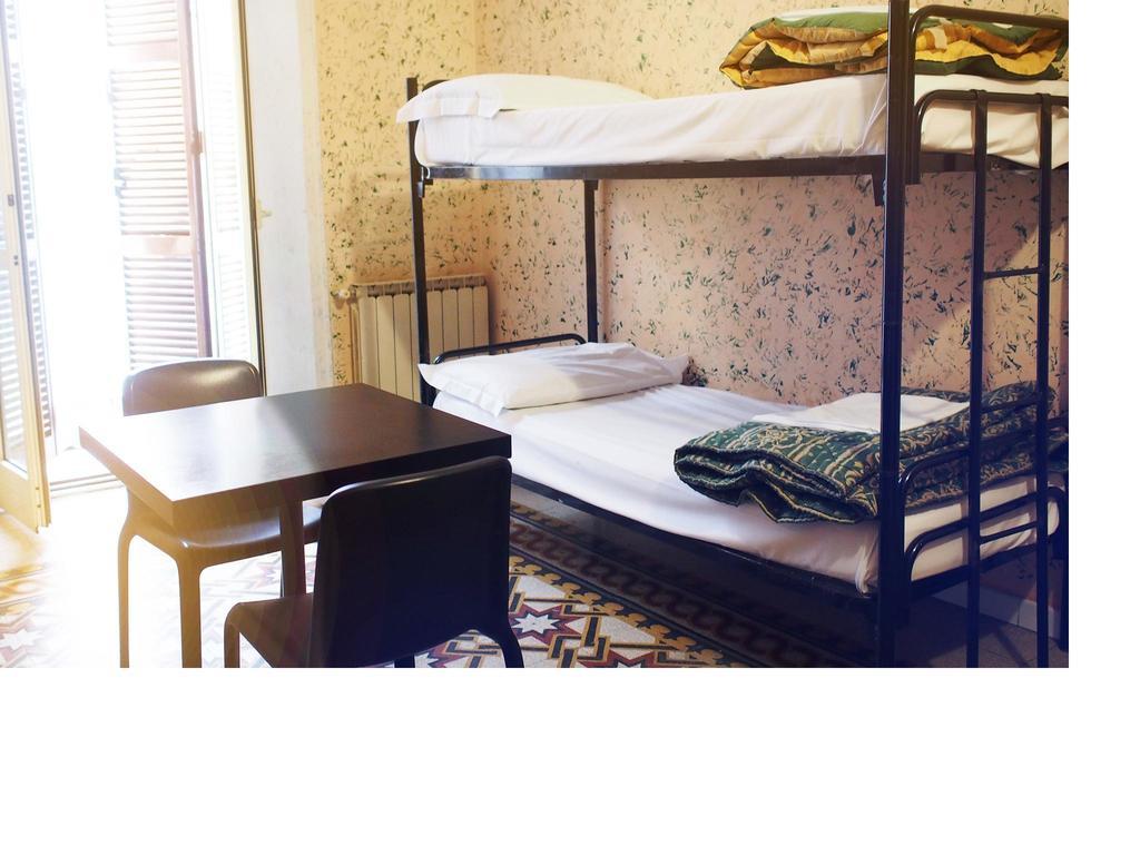 Hostel M&j Place *
