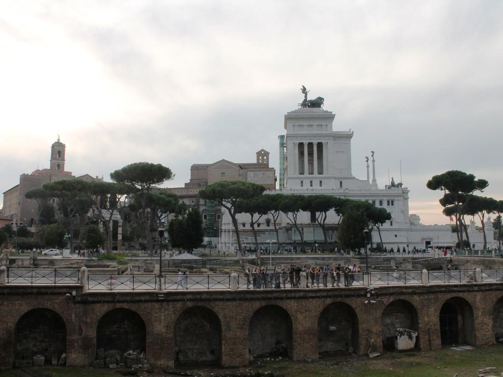 Hella Ibernesi 23 Fori Imperiali Inn, New Gestion! * Rome
