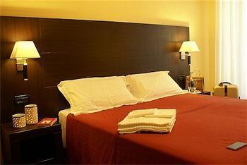 Hotel Versailles *