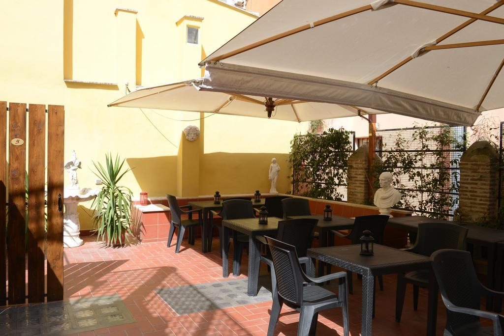 De' Fiori Acomodação com café da manhã  2*