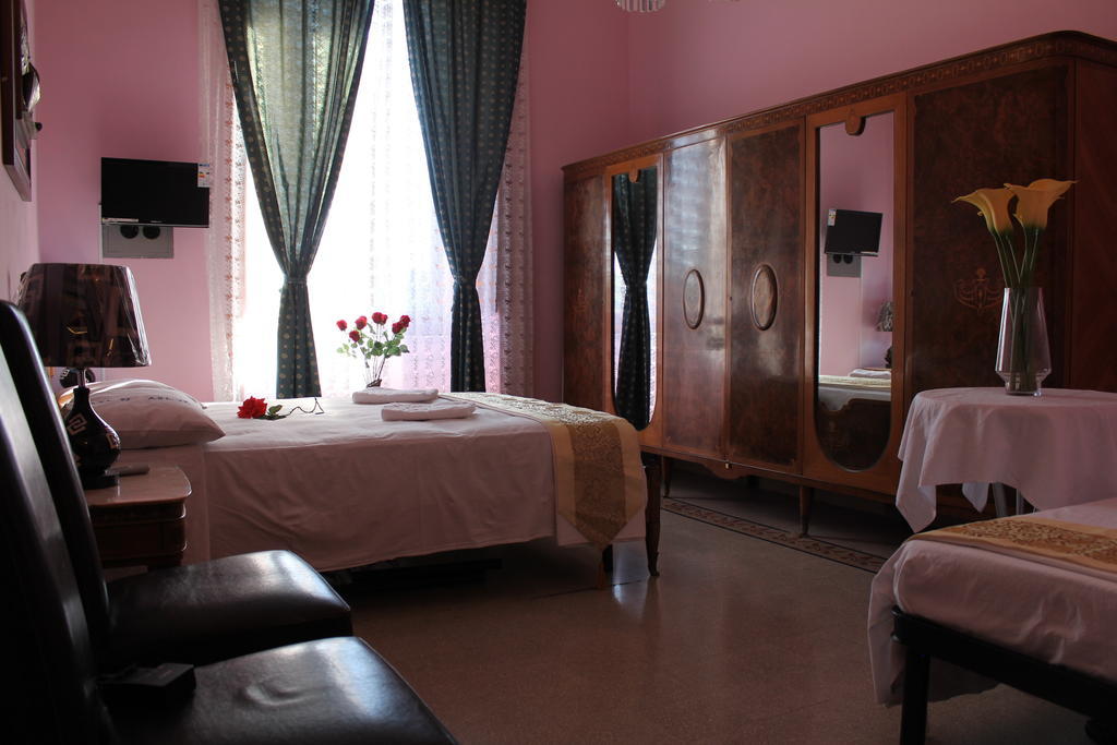 Hostel Ave Popolo Rome