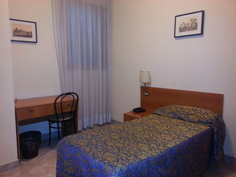 Industrial Hotel 2*