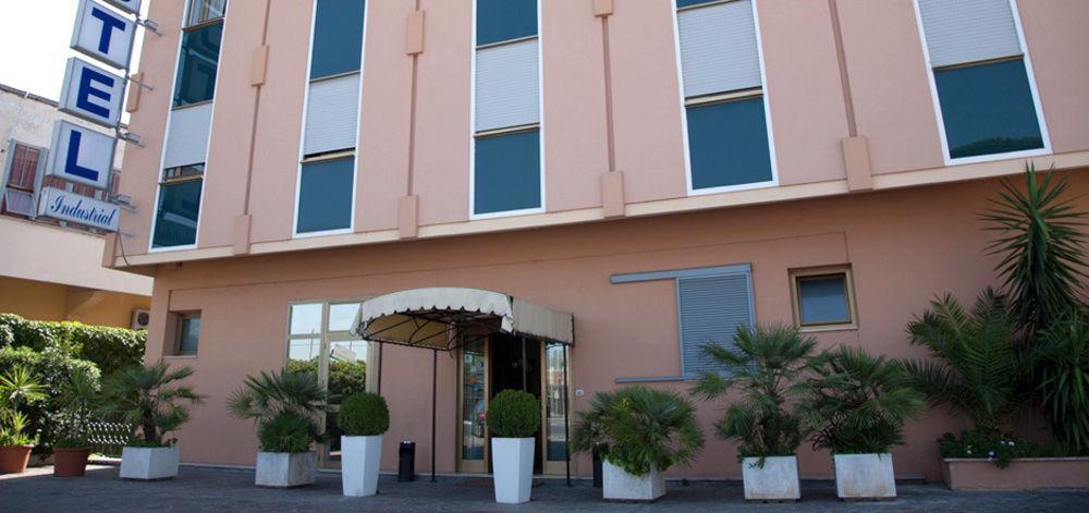 Industrial Hotel 2*