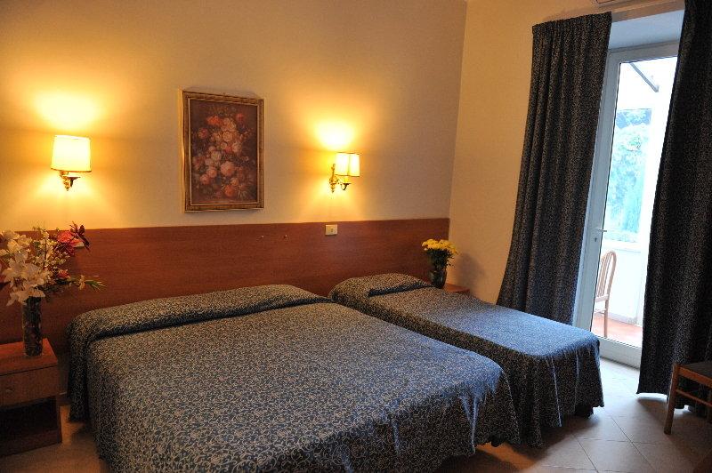 Hotel Pyramid