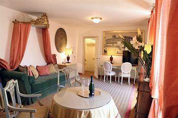 Residenza Ruspoli Bonaparte 4*
