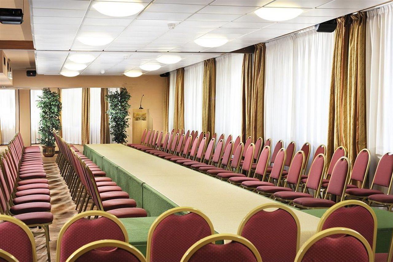 Hotel Beverly Hills 4*